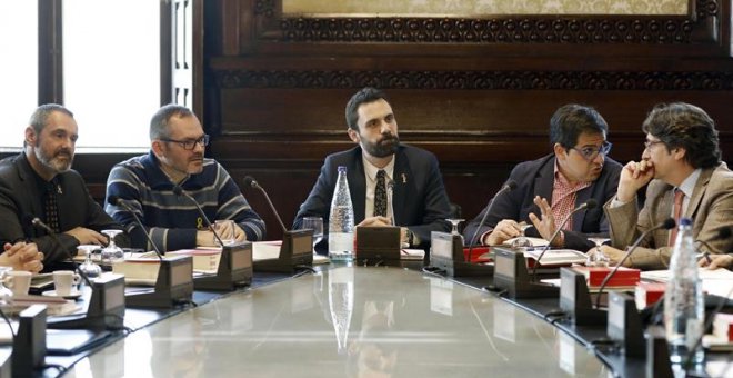 La Mesa del Parlament tramita la ley para permitir una investidura a distancia