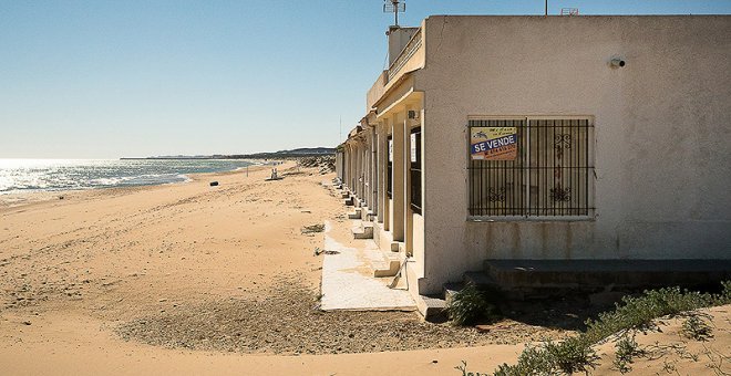 Lejos de la tierra mítica: la pobreza arraiga en el maltrecho "Levante feliz"