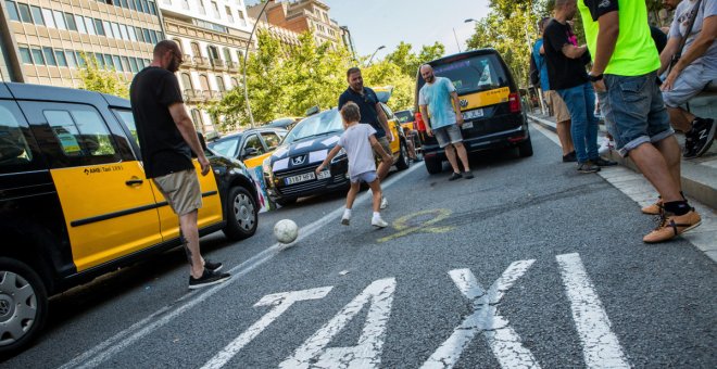 Els taxistes consideren "insuficient" la proposta de Foment i mantenen la vaga