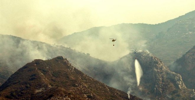 El incendio de Llutxent (Valencia) sigue fuera de control y con dos frentes activos