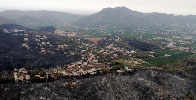 Els bombers donen per estabilitzat l'incendi de Llutxent