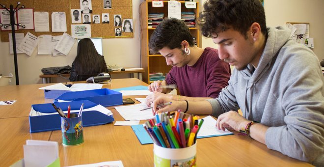 Jóvenes al borde de la exclusión: el duro camino hacia la integración social