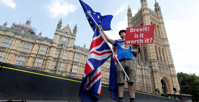 Londres admite que las empresas sufrirán nuevas trabas en caso de un Brexit duro