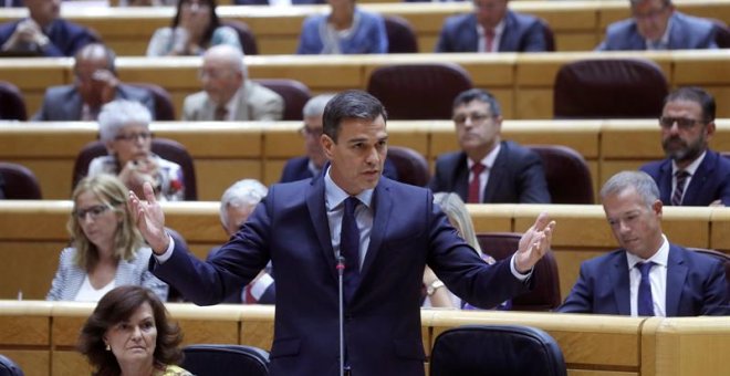 Pedro Sánchez respalda a Carmen Montón: "Ha hecho un gran trabajo y lo va a seguir haciendo"