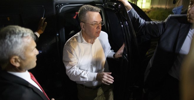 La justicia turca libera al misionero estadounidense Brunson aunque lo condena