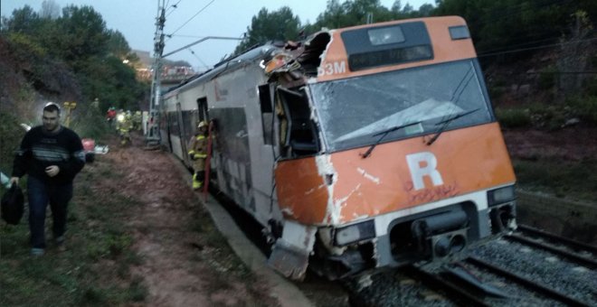 Un mort i diversos ferits en descarrilar un tren de rodalies a Vacarisses