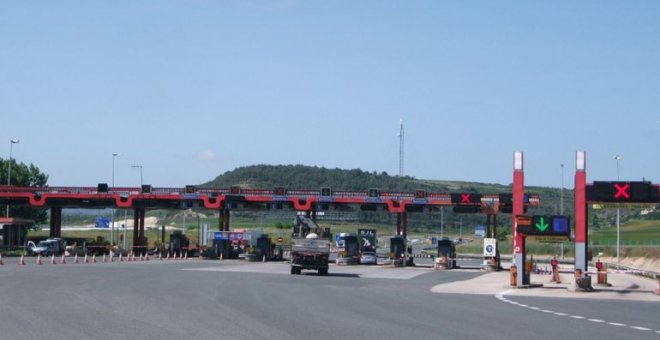 La autopista AP-1 tardará aún un año en pasar al Estado tras quitar el peaje y acabar contrato en 2018