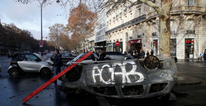 Macron reunirá a oposición y a los chalecos amarillos para buscar una salida a la crisis