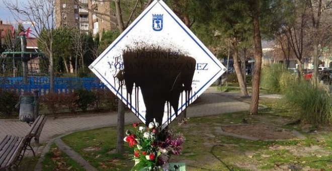 Una placa en recuerdo a una estudiante asesinada por la ultraderecha es pintada cuatro veces en dos meses