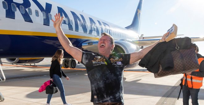 Aterriza el primer avión en el nuevo aeropuerto de Murcia