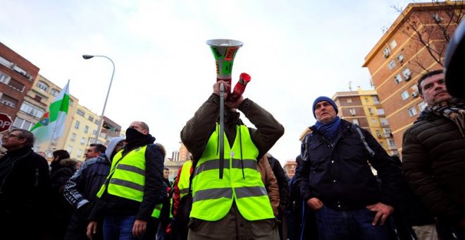 Els taxistes i els conductors d'autobusos pressionen per millores laborals a les portes del Mobile World Congress