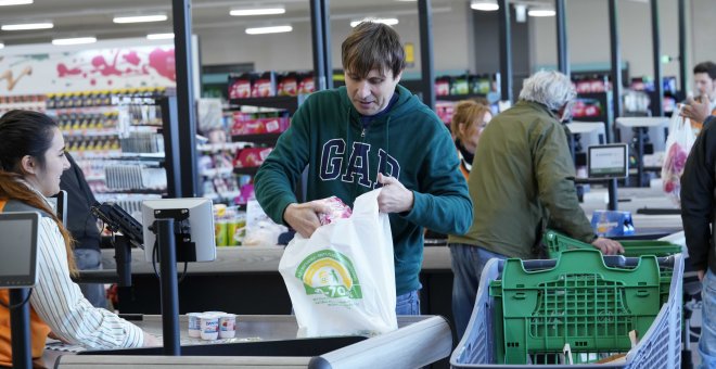 Mercadona elimina las bolsas de plástico de un solo uso de sus supermercados