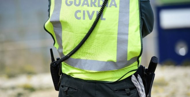 Absuelven a los guardias civiles acusados de poner el 'Cara al Sol' en un bar y obligar a los clientes a meterse balas en la boca