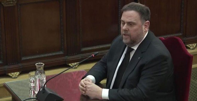 Junqueras se presenta como "preso político" y no contesta a las acusaciones: "No dejarán de perseguirme por mis convicciones"