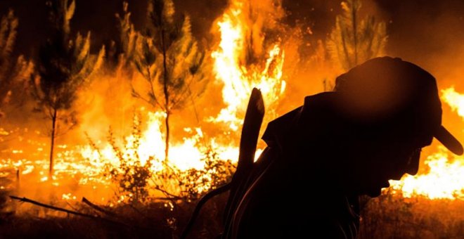 Se mantienen activos en chile 40 incendios forestales