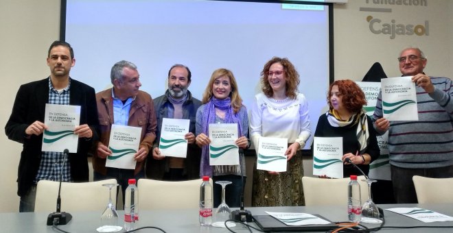 Sindicatos y ONG exigen al Gobierno andaluz de PP y Cs que defienda el Estatuto y las libertades frente a los ataques ultras de Vox