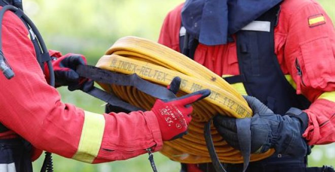 El incendio de Ávila permanece activo, pero es menos virulento tras el esfuerzo de la UME