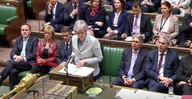 El Parlamento británico le quita a May el control del brexit y las elecciones anticipadas llaman a la puerta