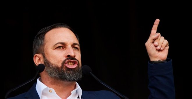 Abascal promete "suspender" la autonomía de Catalunya y disolver a los Mossos