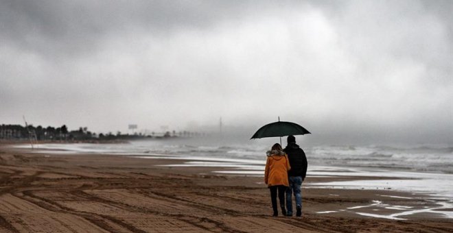 El viento del noroeste y el oleaje tendrán este sábado en riesgo al noreste peninsular