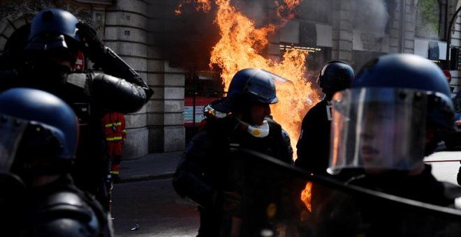 Denuncian a Emmanuel Macron ante el tribunal de La Haya por violencia contra los "chalecos amarillos"