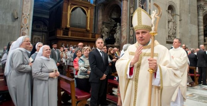 Un cardenal italiano se salta la ley para dar electricidad a los sin techo