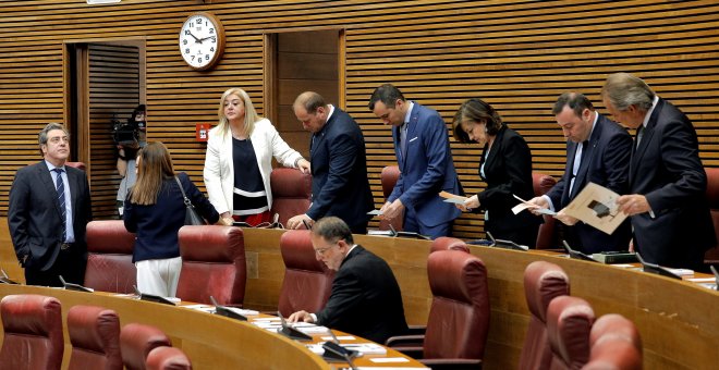 Diputados de Vox juran el cargo en Les Corts Valencianes "por Dios y por España"