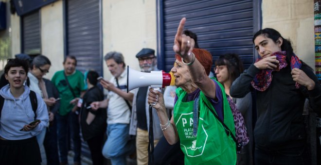 Carmen, el alma de la lucha antidesahucios, consigue aplazar sin fecha su desalojo