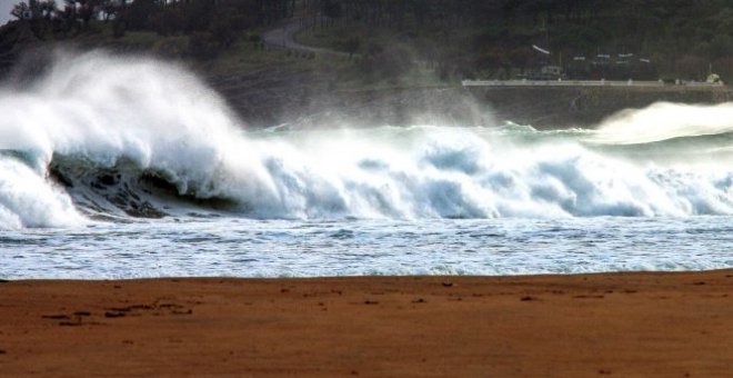 Riesgo por oleaje y viento en seis provincias del norte