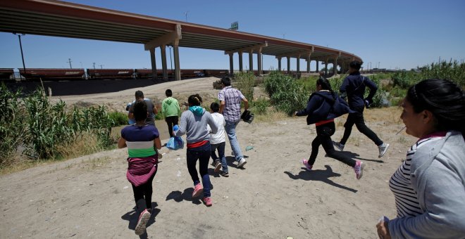 Africanos esperan trámites migratorios en el barrio mexicano de La Esperanza