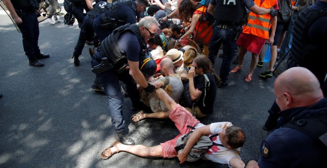 El Gobierno francés justifica la violencia contra los manifestantes de Extinction Rebellion