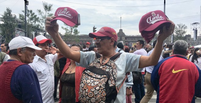 El presidente de México celebra un año de su victoria electoral conservando la confianza de sus votantes