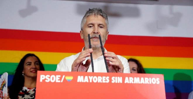 Marlaska carga contra Cs por "pactar de forma obscena con quien trata de limitar los derechos LGTBI"