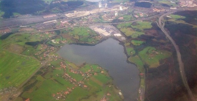 Fallece una de las menores ingresadas en el HUCA tras caer al agua en el embalse de Trasona