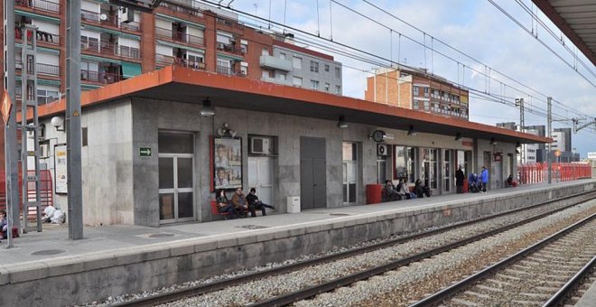 Un joven muere atropellado por un tren al cruzar la vía en patines