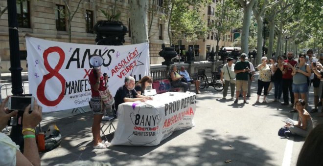 Condemnats a presó dos activistes de l’Hospitalet per protestar contra la detenció de Puigdemont