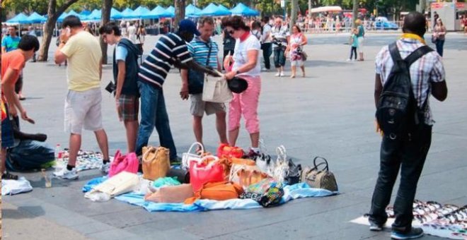 María Luisa Balaguer, magistrada del TC: "Multar a migrantes por la venta ambulante les expulsa del sistema"