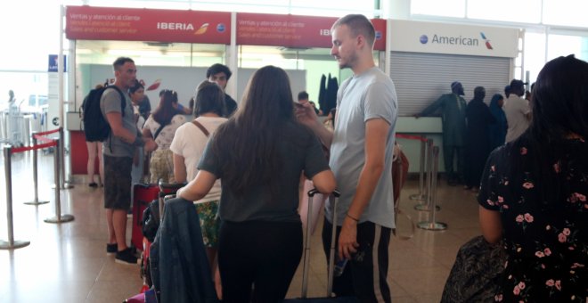 Les condicions laborals precàries dels treballadors de terra entelen la bona salut de l’aeroport del Prat