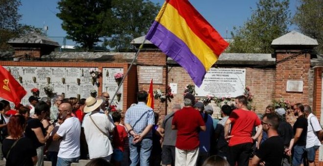 El PCE homenajea a las 'Trece Rosas' y alerta de un retroceso en memoria histórica