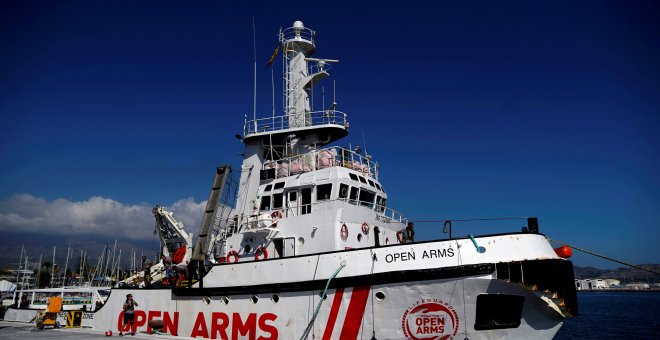 Open Arms sigue sin puerto tras seis días de silencio de una "Europa inhumana" que está "de vacaciones"