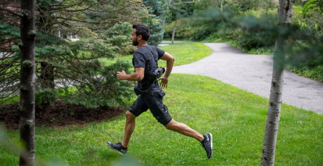 Este traje robótico ayuda a su portador a caminar y correr