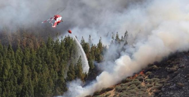 Un pueblo canario rodeado por el incendio alerta de su grave situación