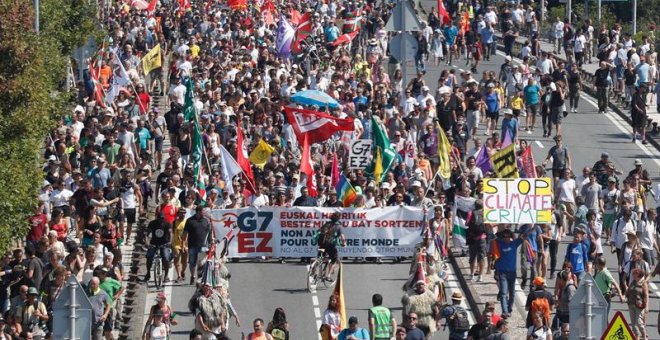 La manifestación de la contracumbre del G7, en imágenes