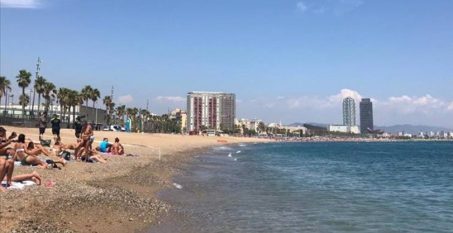 Cerrada una playa del centro de Barcelona por la aparición de una bomba antigua