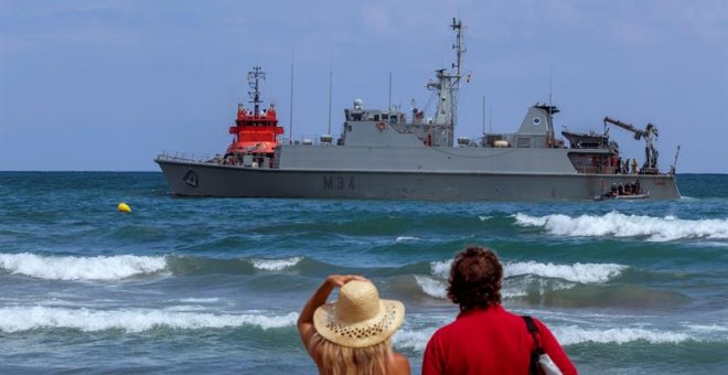 Cesan al comandante del cazaminas Turia, encallado en la búsqueda del caza estrellado en el Mar Menor