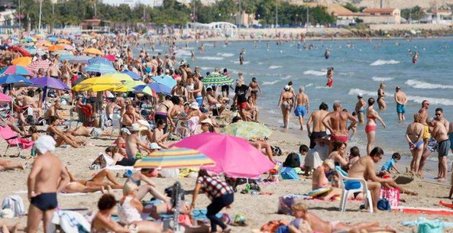 La llegada de turistas cae el 1,3% en julio pero su gasto sube el 2%