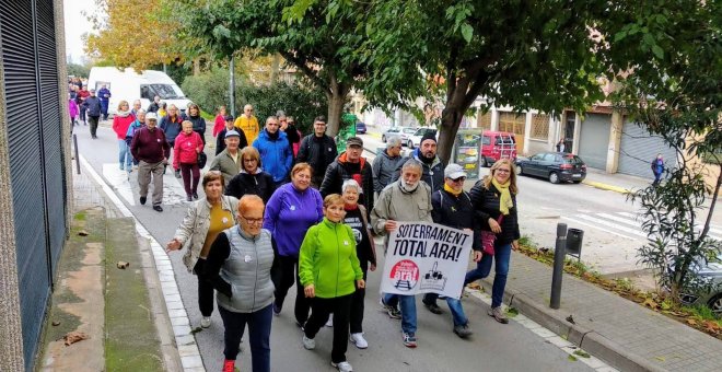 La Generalitat sanciona dos activistes que van tallar les vies del tren a Montcada i Reixac per demanar-ne el soterrament