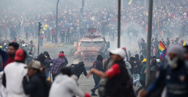 Manifestantes indígenas toman la Asamblea Nacional de Ecuador