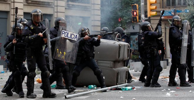 La policia va reaccionar violentament contra els detinguts quan va saber que hi havia un agent en estat greu a la Via Laietana