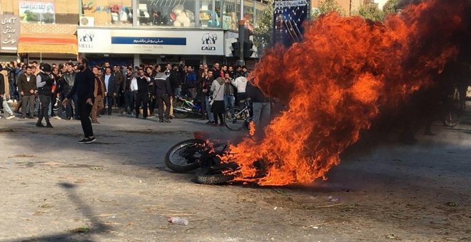 Irán corta el acceso a internet tras las protestas por la subida del precio de la gasolina